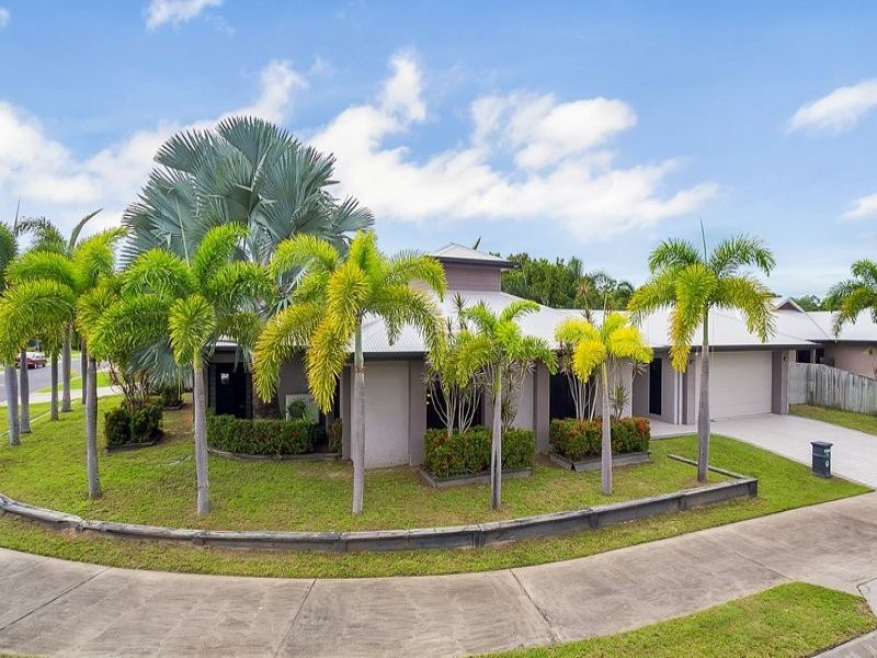 9 Moojeeba Way, Trinity Park QLD 4879