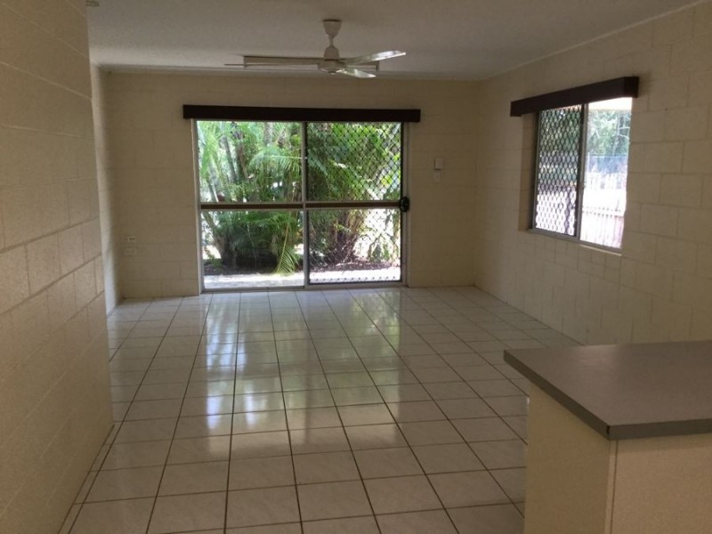 2/2 Jacaranda Street, Holloways Beach QLD 4878