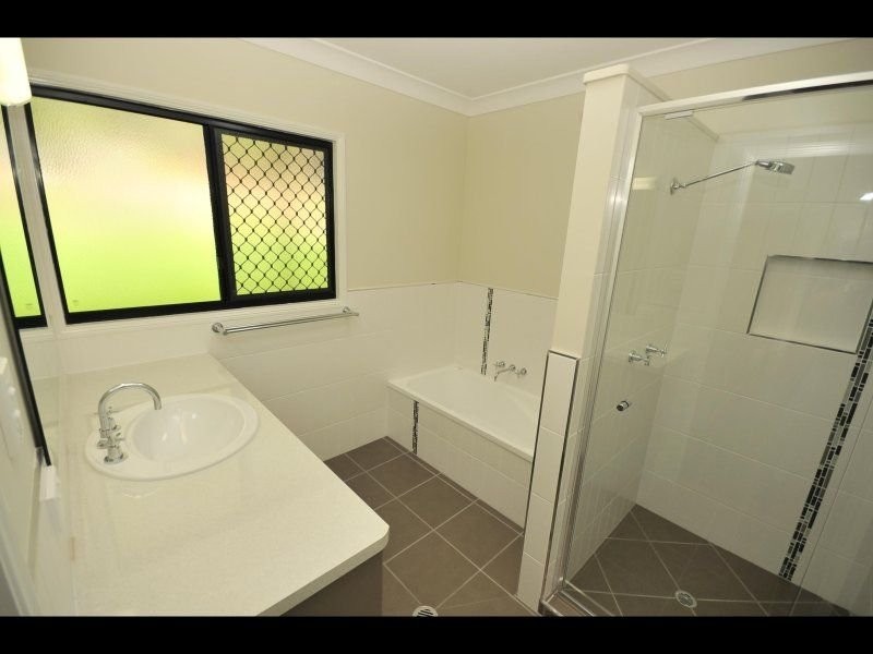 120 Hillview Crescent, Whitfield QLD 4870