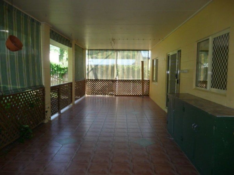 7 Lorraine Close, Bentley Park QLD 4869