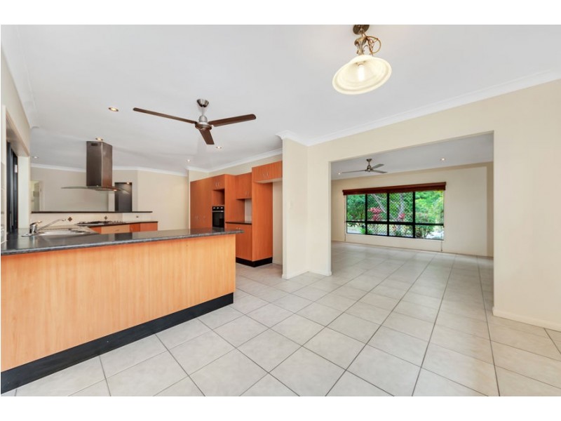 9 Huntley Crescent, Redlynch QLD 4870