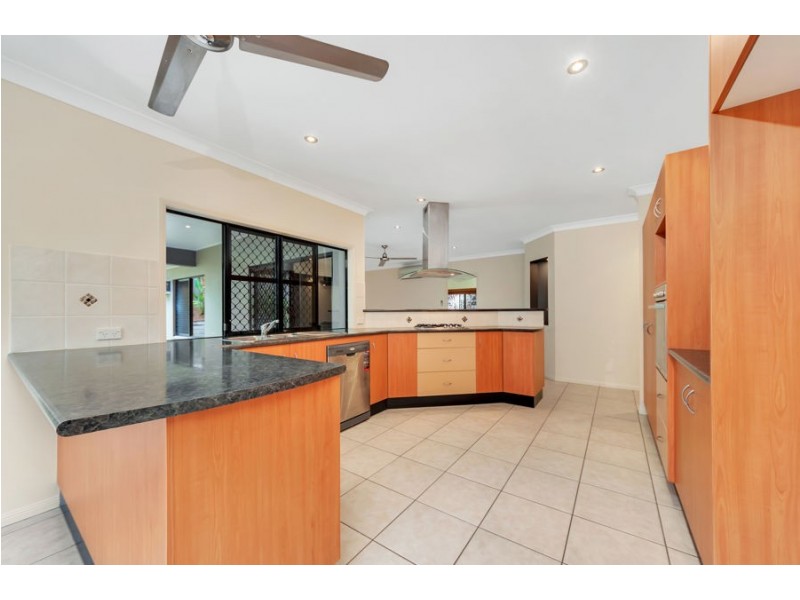 9 Huntley Crescent, Redlynch QLD 4870