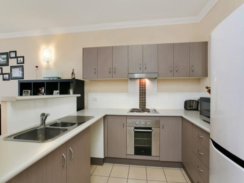 303/2 Centenary Close, Manoora QLD 4870