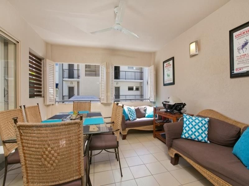 303/2 Centenary Close, Manoora QLD 4870