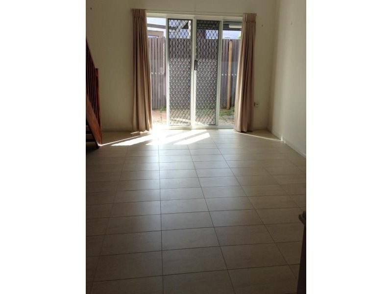 3/2 Grantala Street, Manoora QLD 4870