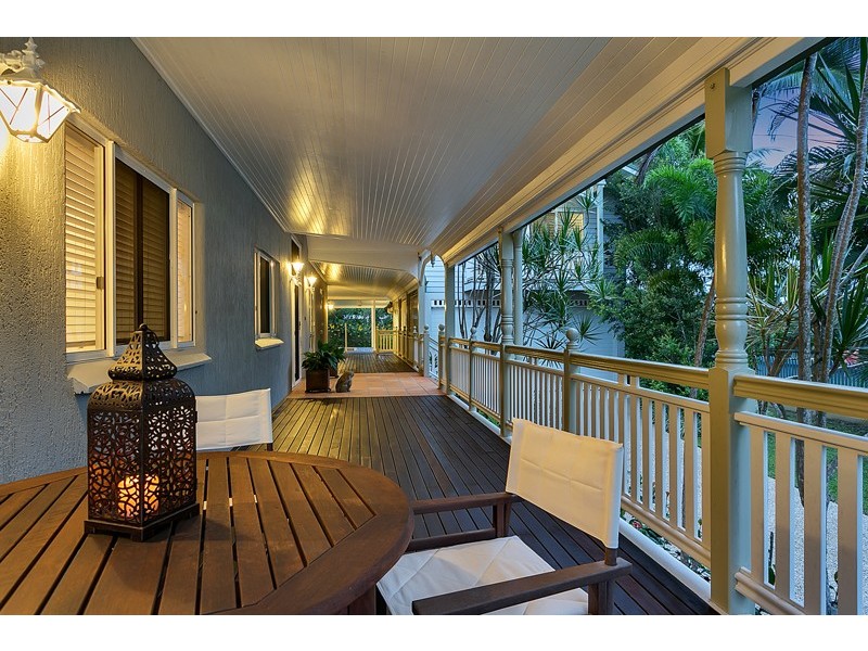 16 Gloucester Street, Whitfield QLD 4870