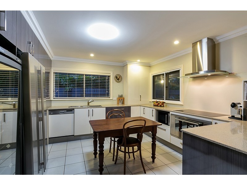16 Gloucester Street, Whitfield QLD 4870