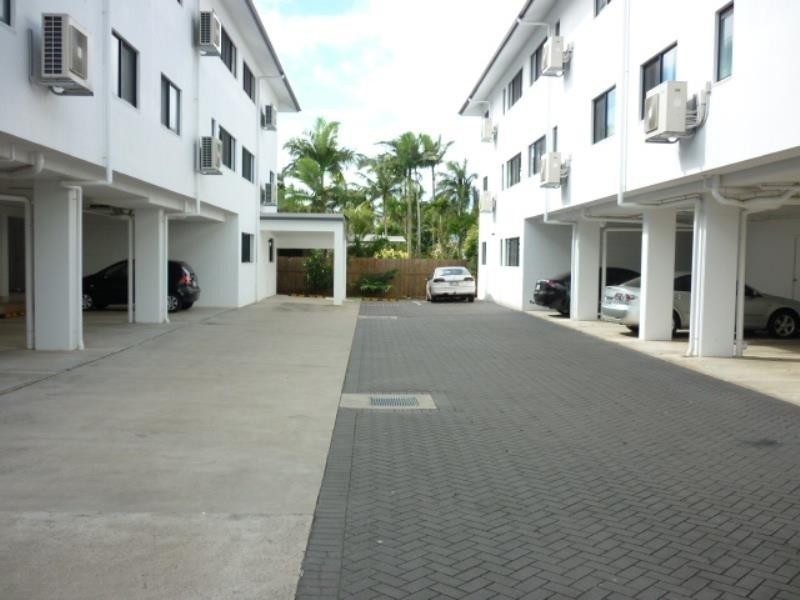 1/4-6 Olive Street, Manoora QLD 4870