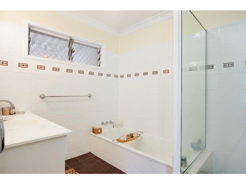 154 Greenslopes Street, Edge Hill QLD 4870