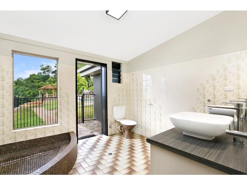9 Lake Morris Road, Kanimbla QLD 4870