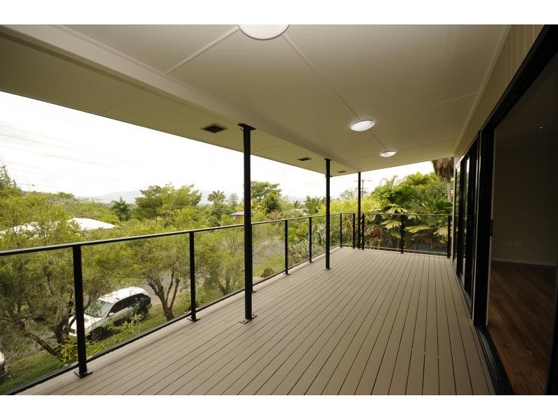 120 Hillview Crescent, Whitfield QLD 4870