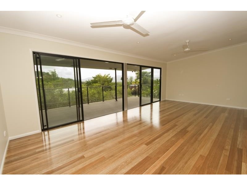120 Hillview Crescent, Whitfield QLD 4870