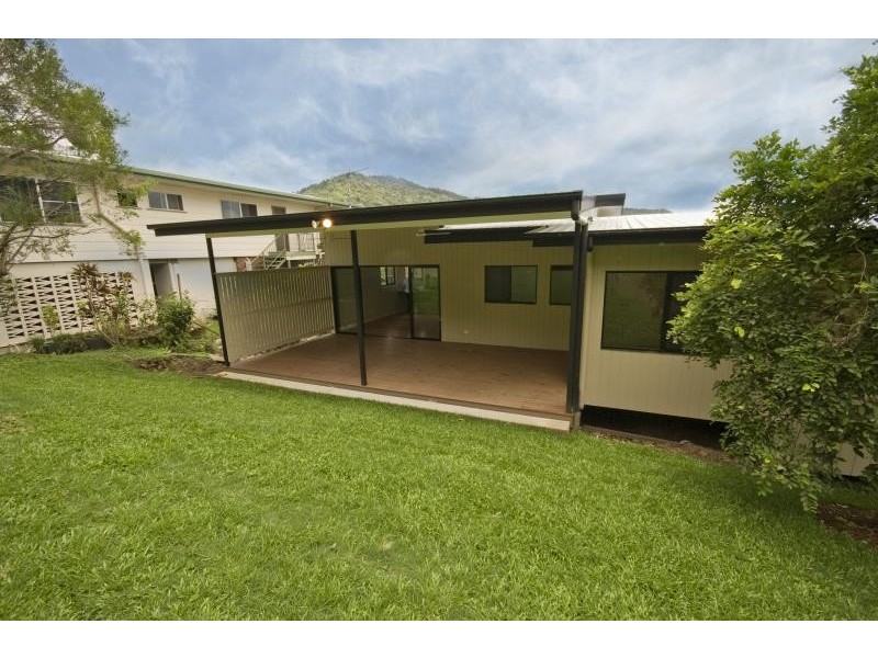 120 Hillview Crescent, Whitfield QLD 4870