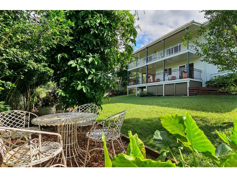20 Andrea Close, Mooroobool QLD 4870