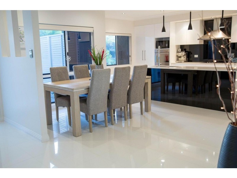 10 Jordan Close, Mooroobool QLD 4870