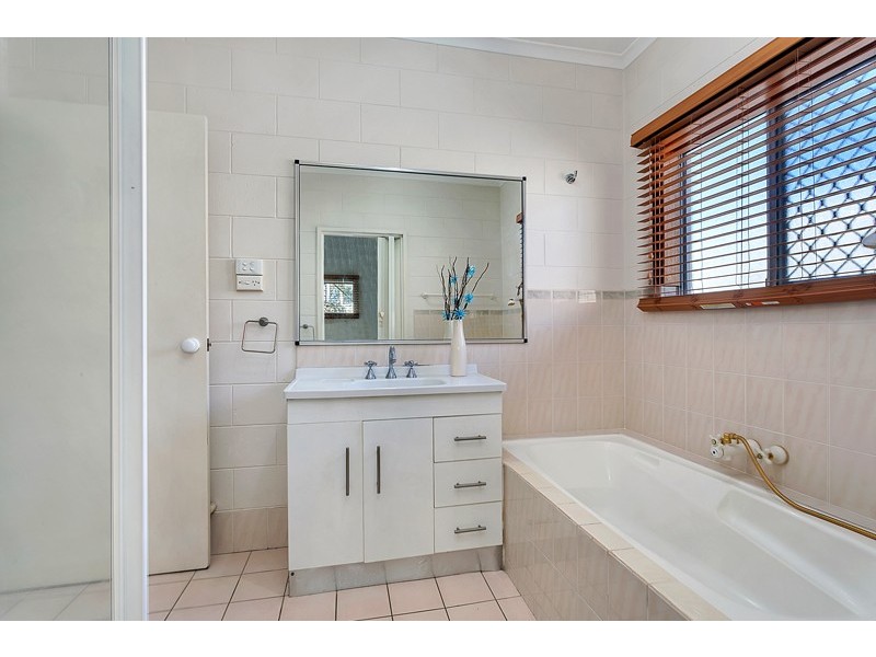 9 Mermaid Close, Bentley Park QLD 4869