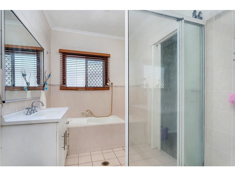 9 Mermaid Close, Bentley Park QLD 4869