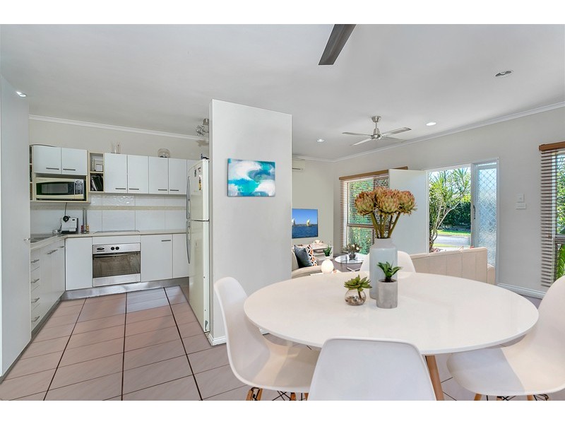 9 Mermaid Close, Bentley Park QLD 4869