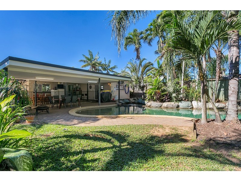 9 Mermaid Close, Bentley Park QLD 4869