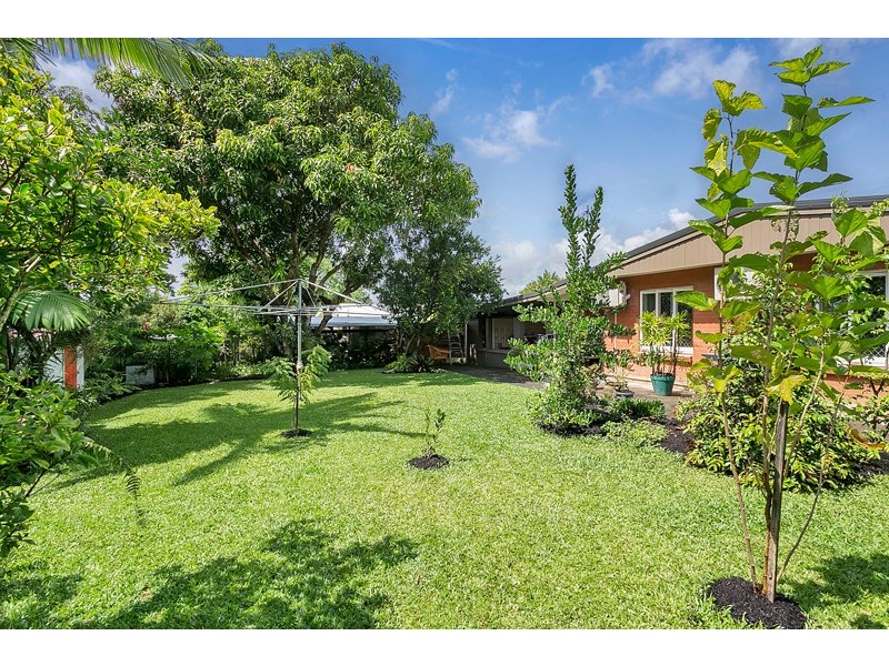 8 Duignan Street, Whitfield QLD 4870