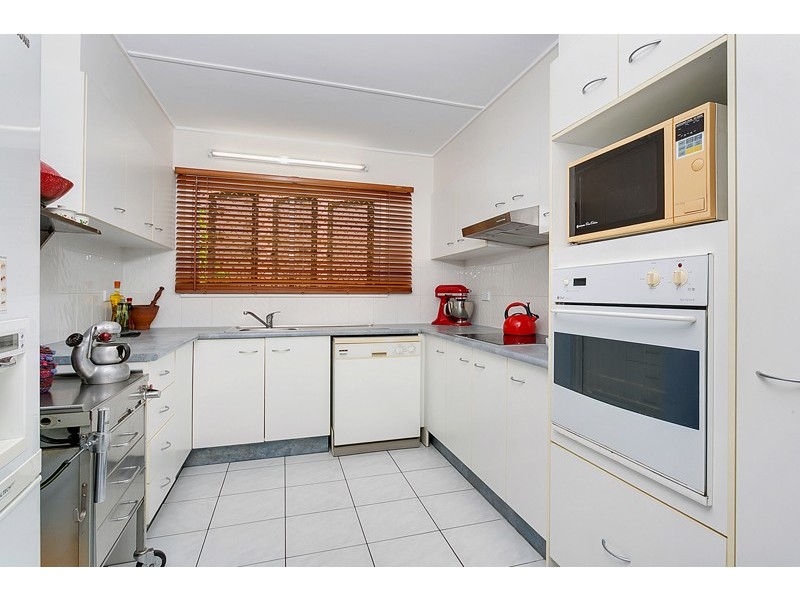 8 Duignan Street, Whitfield QLD 4870