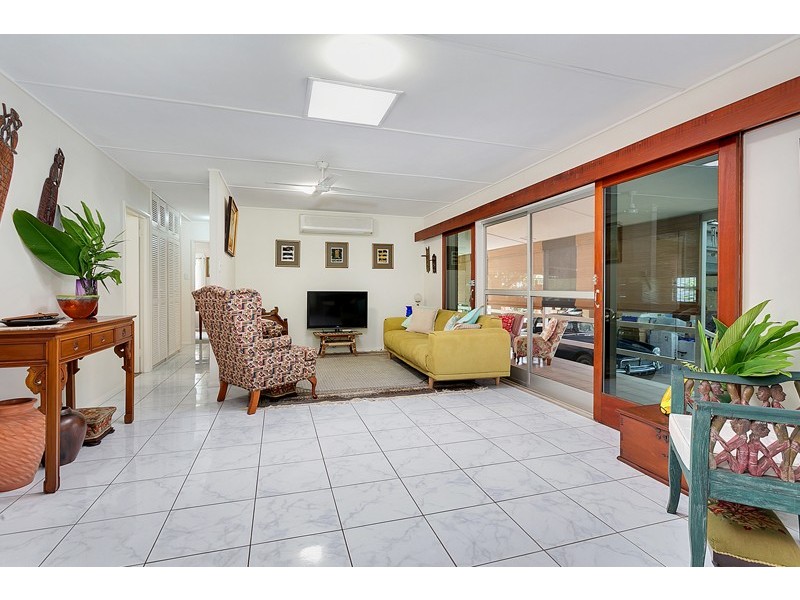 8 Duignan Street, Whitfield QLD 4870