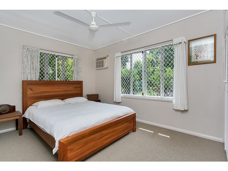 8 Duignan Street, Whitfield QLD 4870