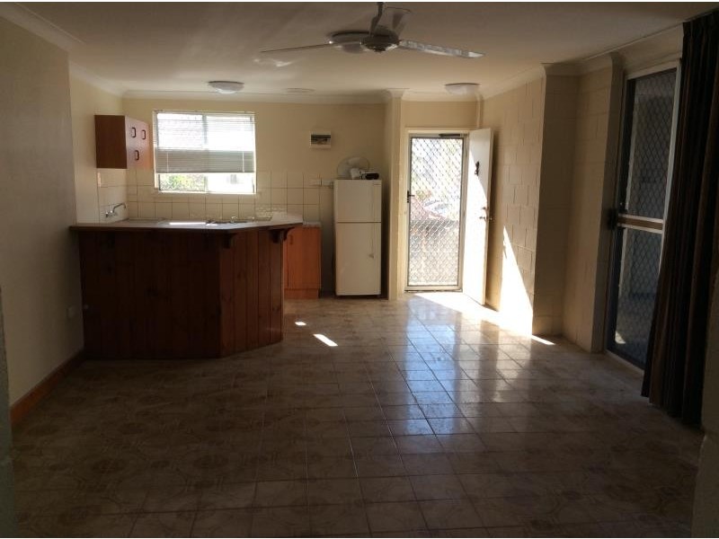 7/211 Lake Street, Cairns QLD 4870