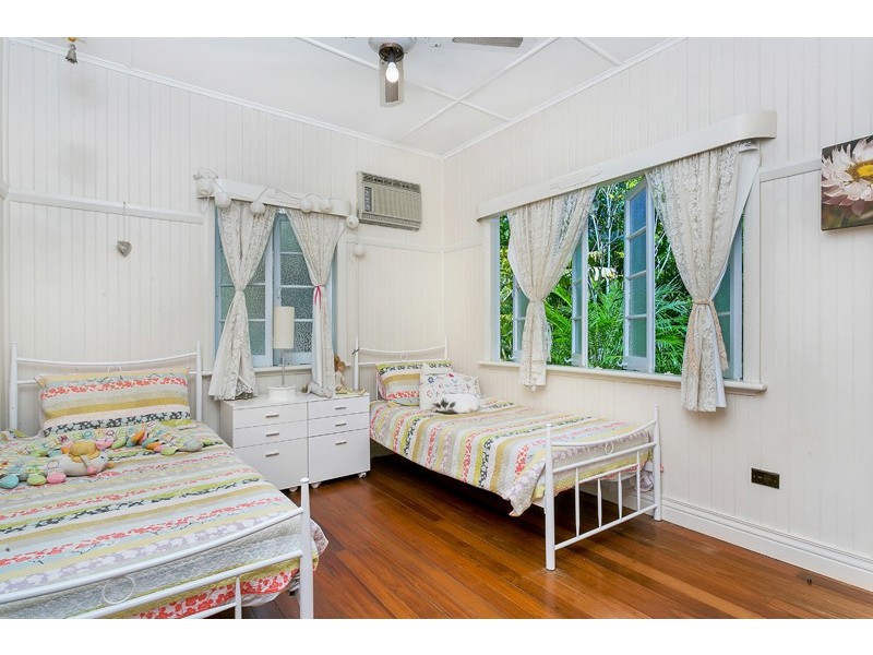 19 Griffiths Street, Manoora QLD 4870