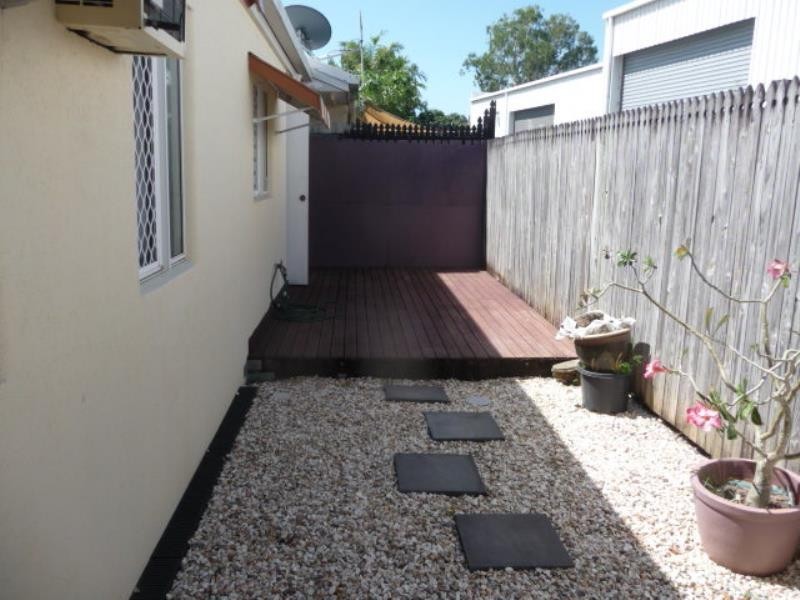 4/12 Ingham Court, Mooroobool QLD 4870