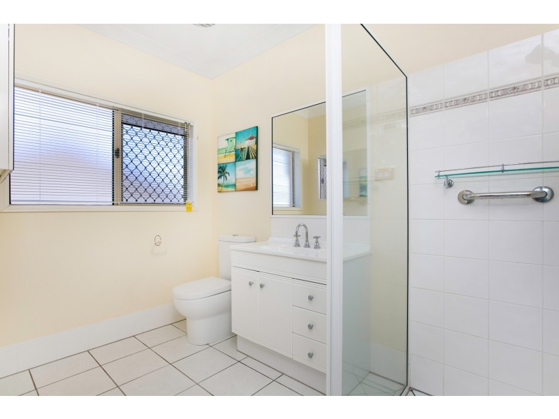 10 Rosemont Court, Mooroobool QLD 4870