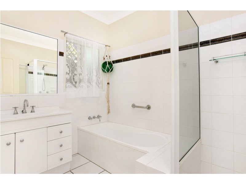 10 Rosemont Court, Mooroobool QLD 4870