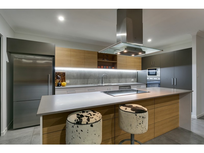 2E Trundle Terrace, Whitfield QLD 4870