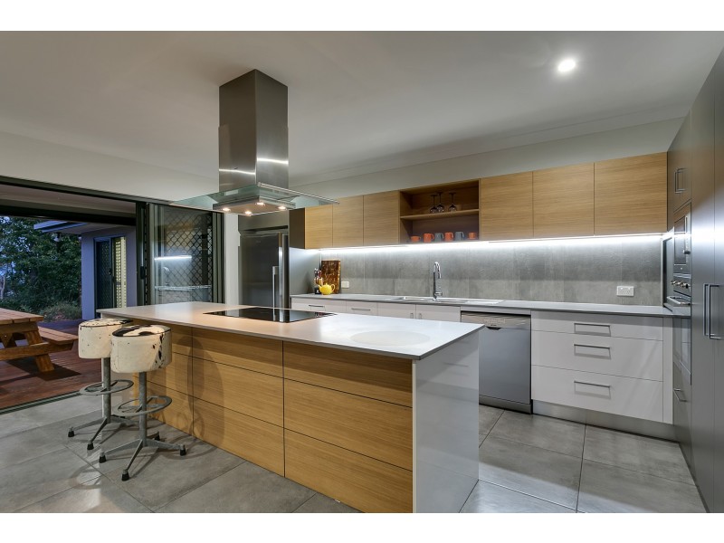 2E Trundle Terrace, Whitfield QLD 4870