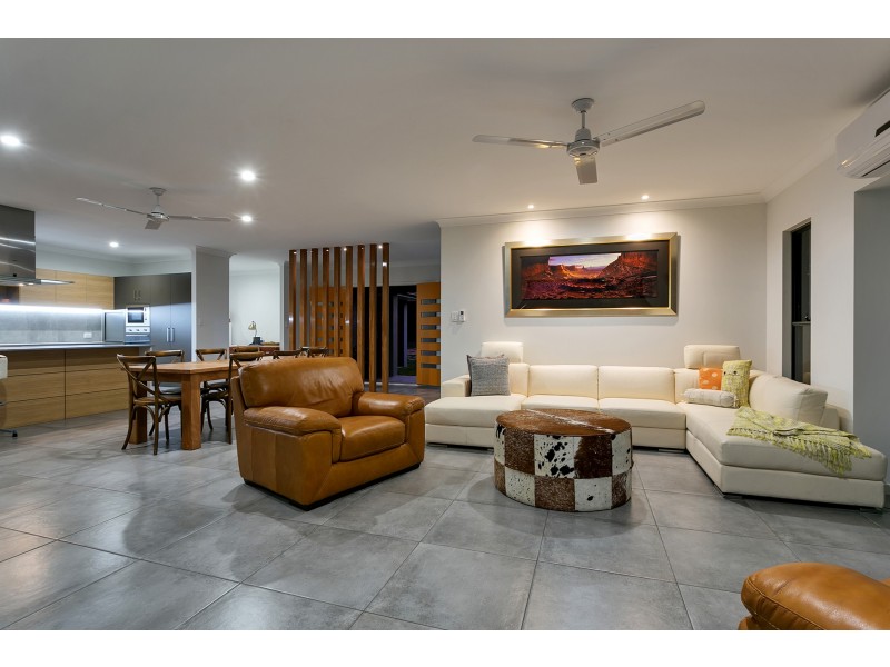 2E Trundle Terrace, Whitfield QLD 4870