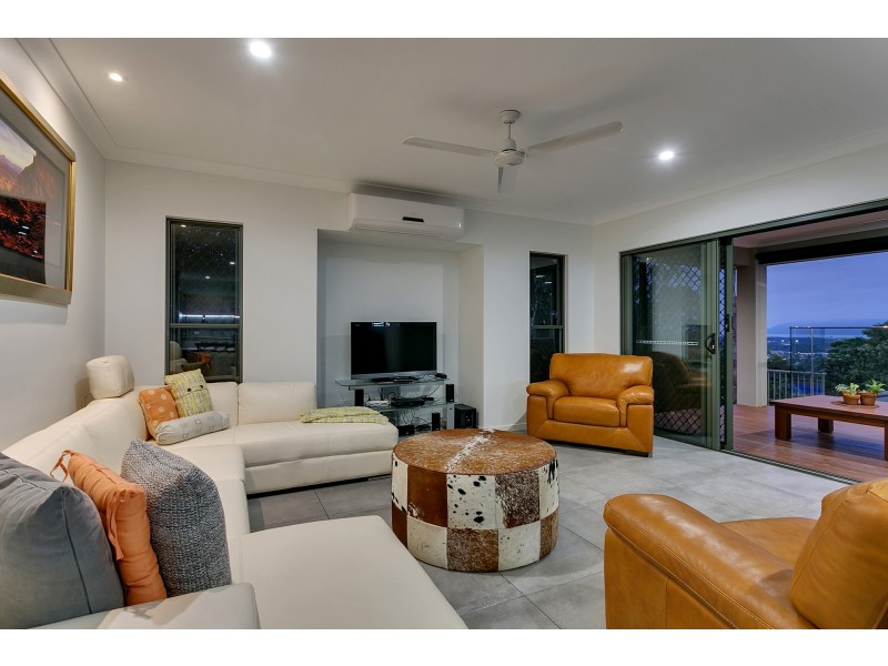 2E Trundle Terrace, Whitfield QLD 4870