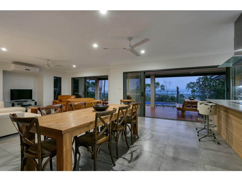 2E Trundle Terrace, Whitfield QLD 4870