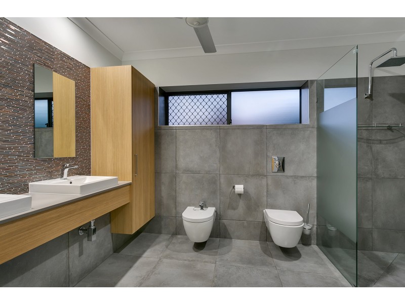 2E Trundle Terrace, Whitfield QLD 4870