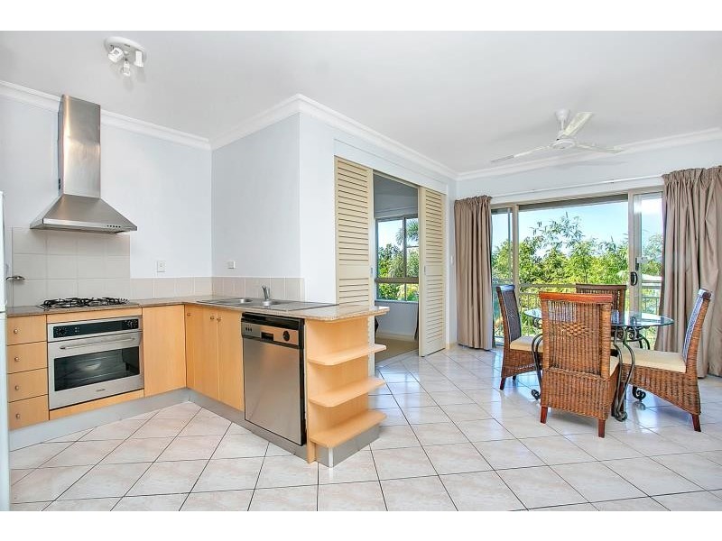 1223/2 Greenslopes Street, Cairns North QLD 4870