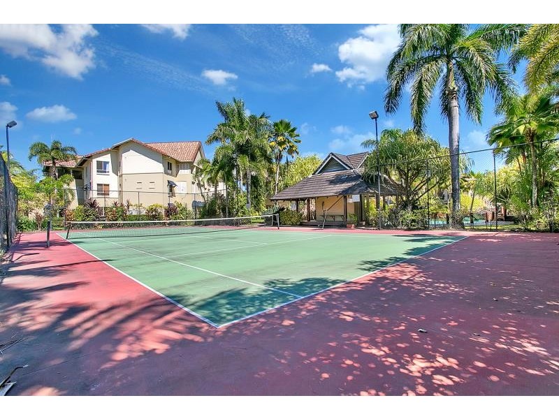 1223/2 Greenslopes Street, Cairns North QLD 4870