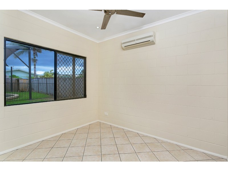 12 Rafferty Street, White Rock QLD 4868