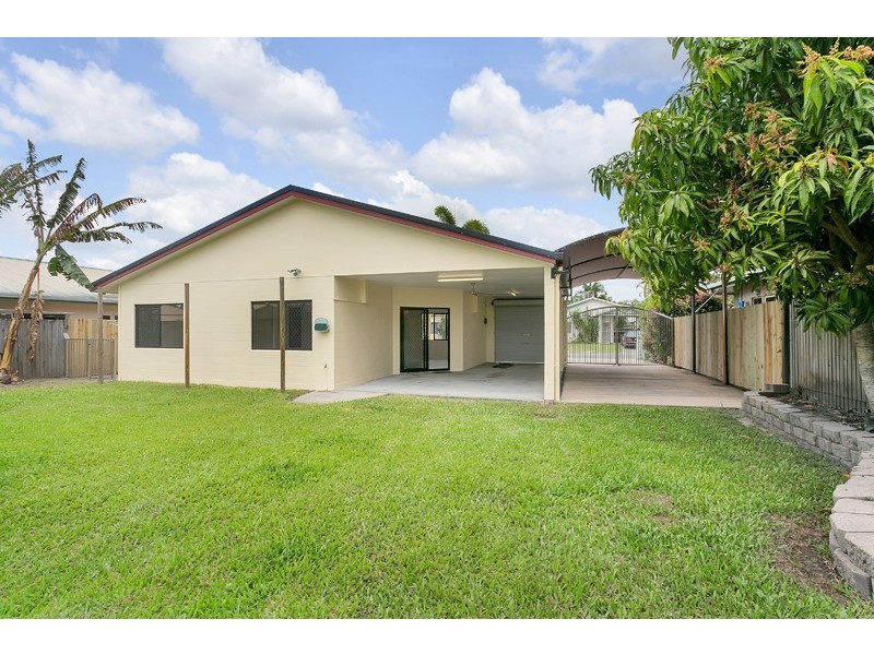 12 Rafferty Street, White Rock QLD 4868