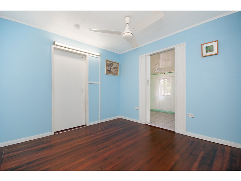 119-121 McManus Street, Whitfield QLD 4870