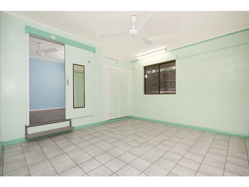 119-121 McManus Street, Whitfield QLD 4870