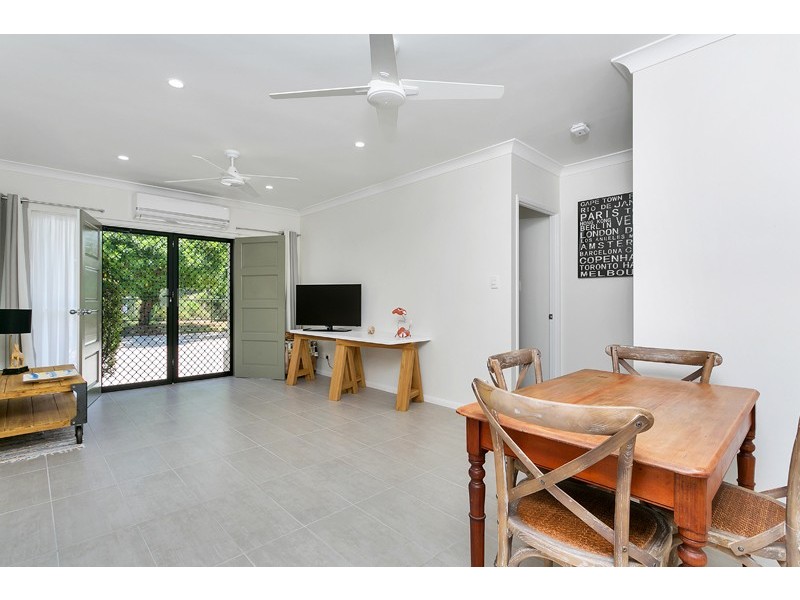 4/5 Hedley Close, Redlynch QLD 4870