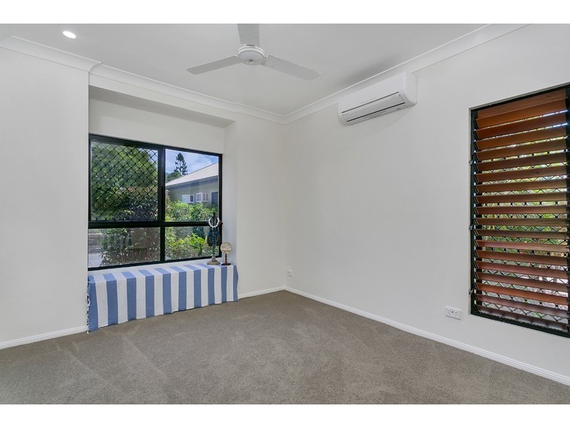 4/5 Hedley Close, Redlynch QLD 4870