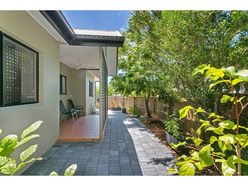 4/5 Hedley Close, Redlynch QLD 4870