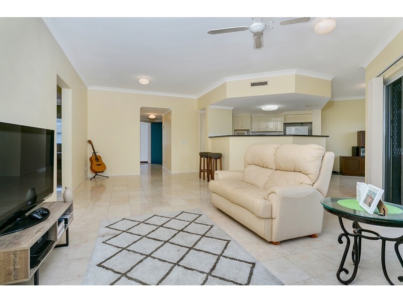 70/8-14 Munro Terrace, Mooroobool QLD 4870