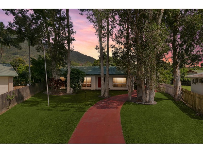 8 Jadana Close, Mooroobool QLD 4870