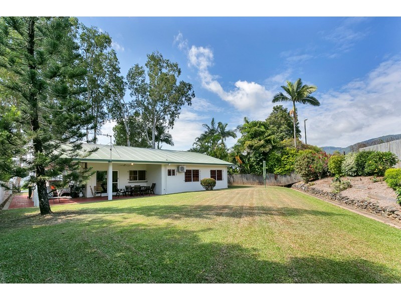 8 Jadana Close, Mooroobool QLD 4870